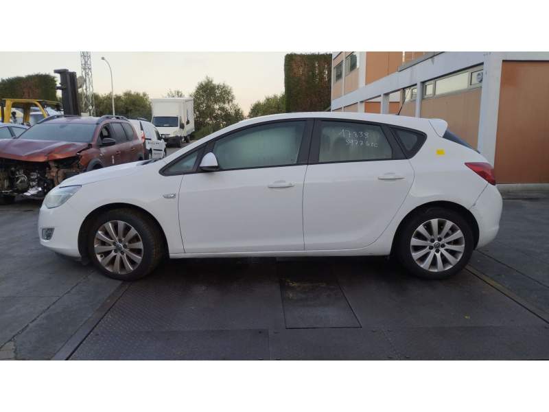 opel astra j (p10) del año 2010