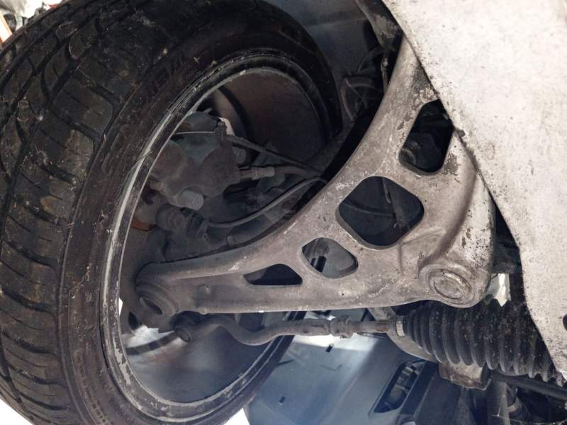 BRAZO SUSPENSION INFERIOR DELANTERO IZQUIERDO 