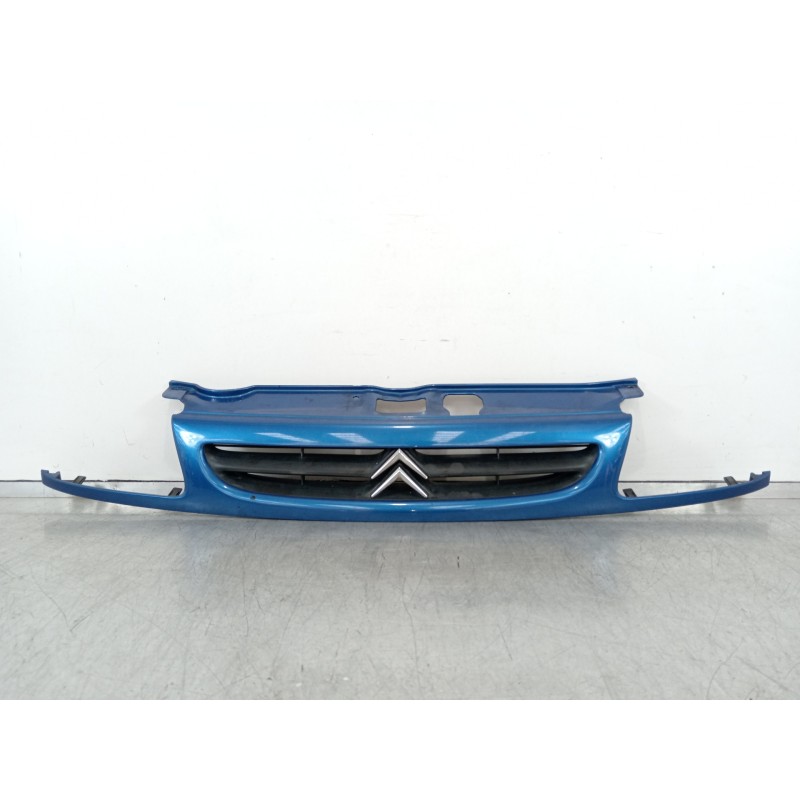 Recambio de rejilla delantera para citroen saxo 1.4 vts referencia OEM IAM 9628954777  