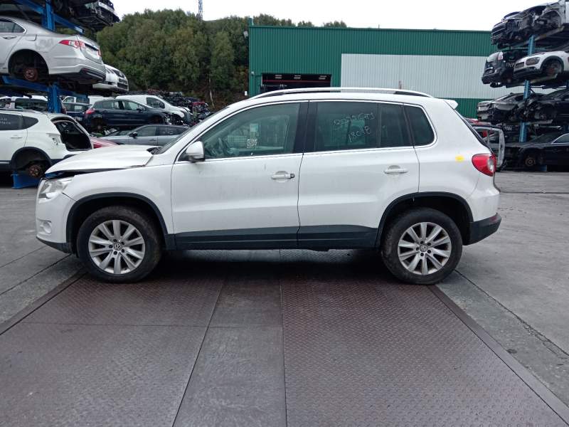 VOLKSWAGEN TIGUAN (5N_)