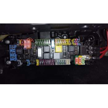 CAJA RELES / FUSIBLES A4479060117 
