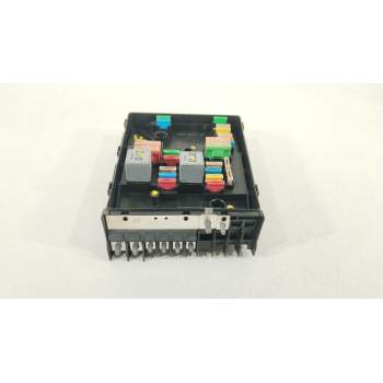 CAJA RELES / FUSIBLES 1K0937125C 01718130 