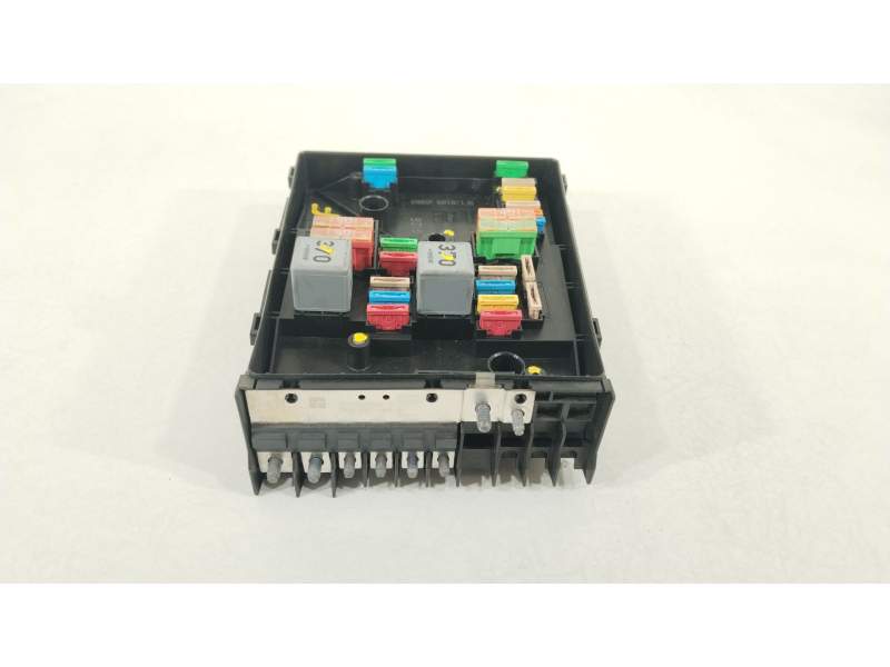 CAJA RELES / FUSIBLES 1K0937125C 01718130 