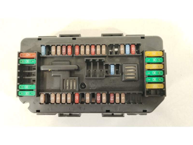 CAJA RELES / FUSIBLES 61149389068 