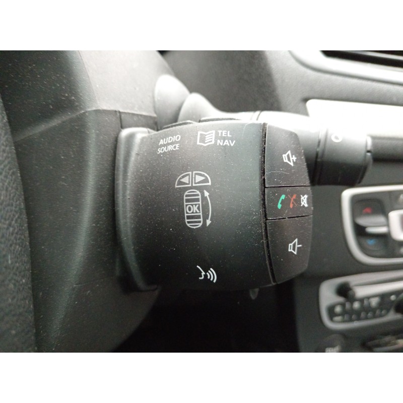 Recambio de mando multifuncion para renault megane iii coupe bose edition referencia OEM IAM   