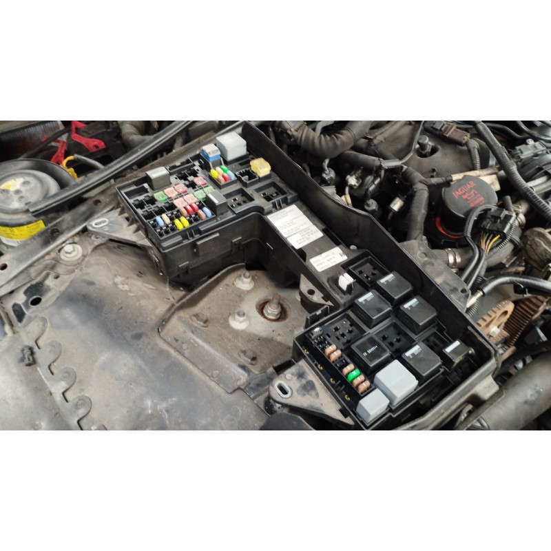 Recambio de caja reles / fusibles para jaguar xf 3.0 v6 diesel luxury referencia OEM IAM AX2314290JB  