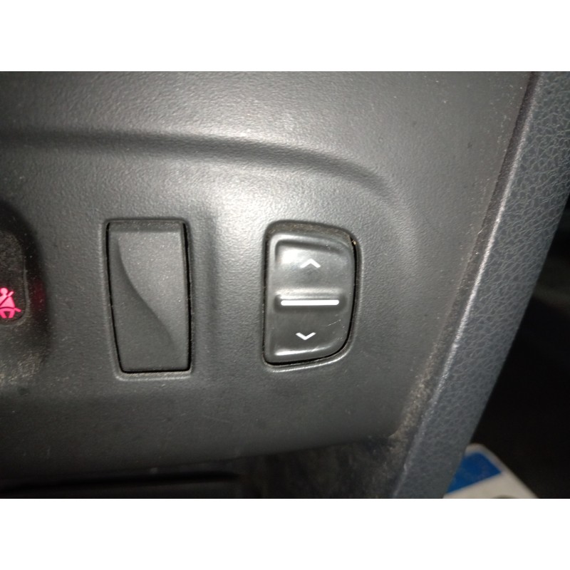 Recambio de mando elevalunas delantero derecho para dacia sandero ambiance referencia OEM IAM   