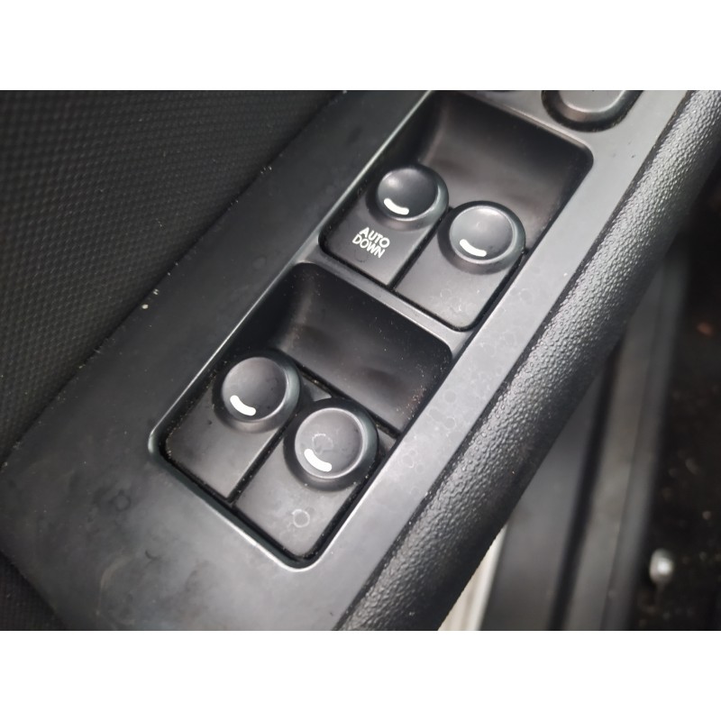Recambio de mando elevalunas delantero izquierdo para hyundai i30 classic gl referencia OEM IAM   