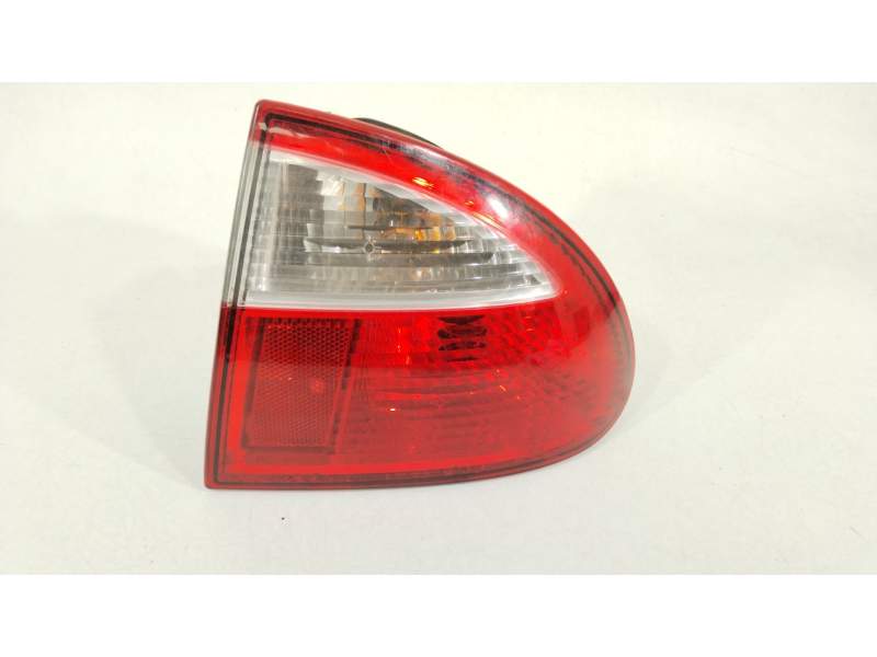 PILOTO TRASERO DERECHO 1M6945112 1M6945096A 1M6945258