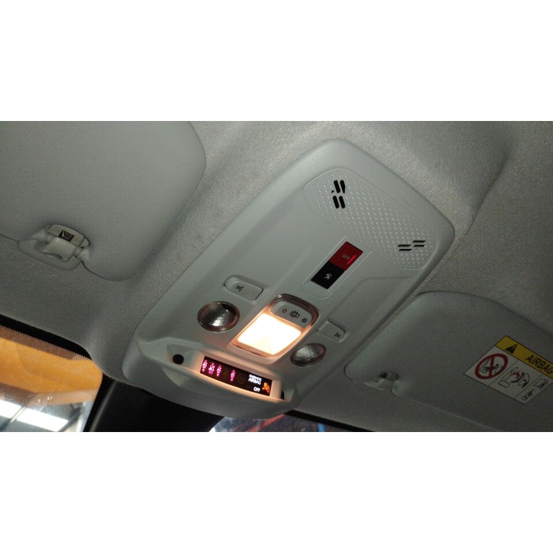 Recambio de luz interior para peugeot 208 2020 referencia OEM IAM   