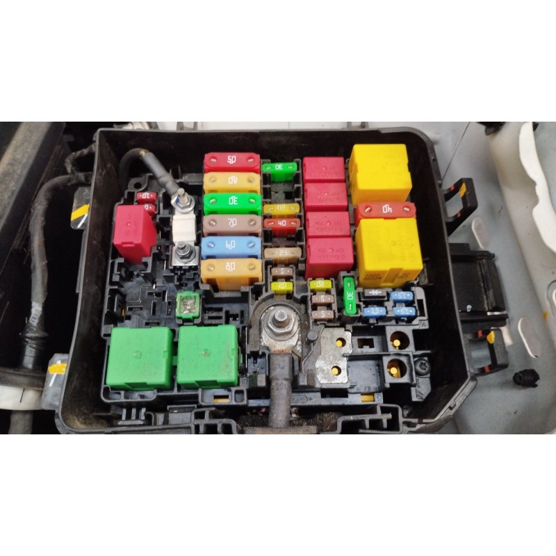 Recambio de caja reles / fusibles para peugeot 208 2020 referencia OEM IAM 9804848480  