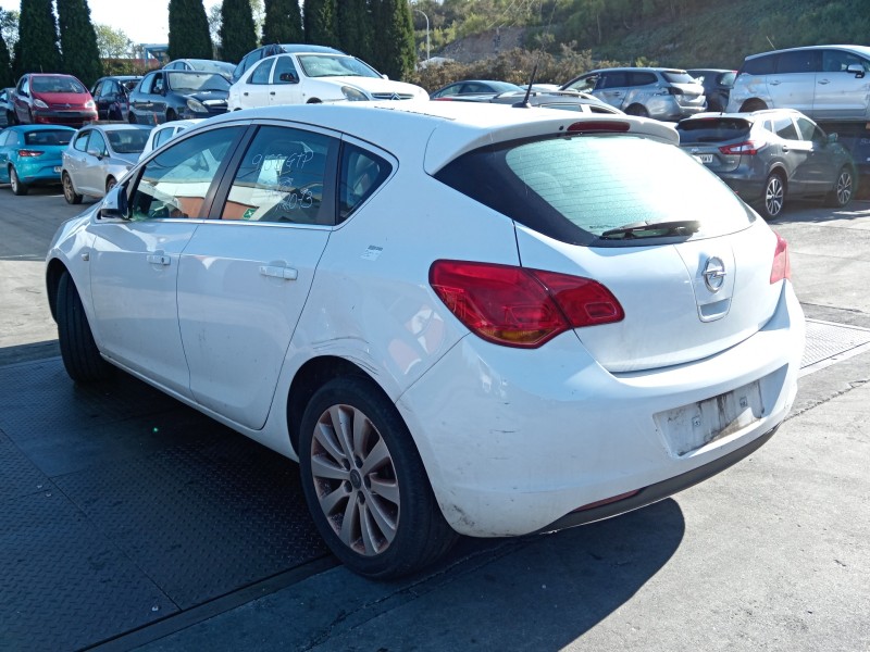 opel astra j lim. del año 2010