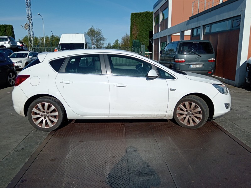 opel astra j lim. del año 2010