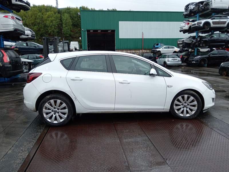 opel astra j (p10) del año 2011