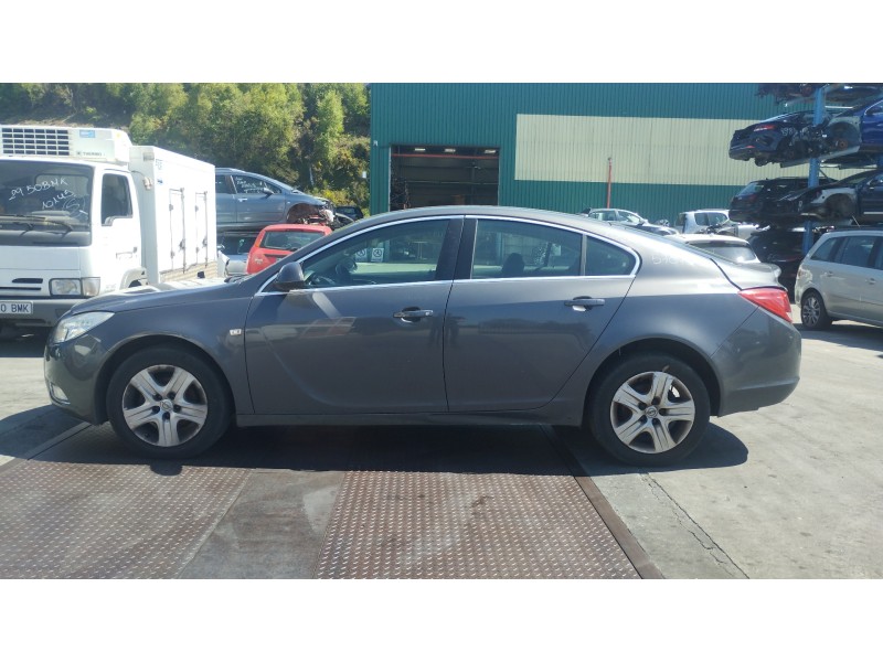 opel insignia berlina del año 2010