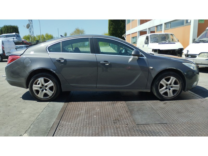 opel insignia berlina del año 2010