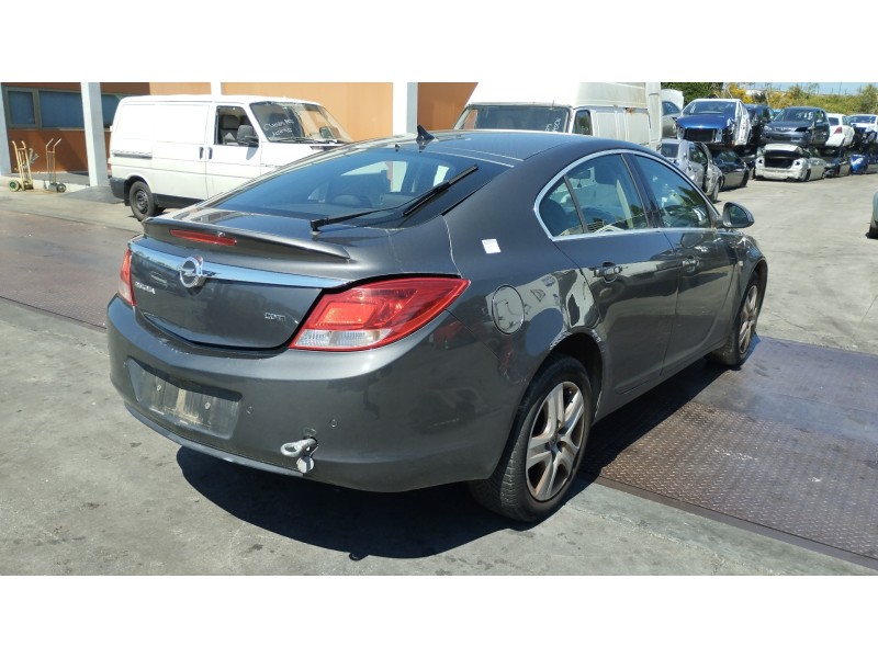 opel insignia berlina del año 2010