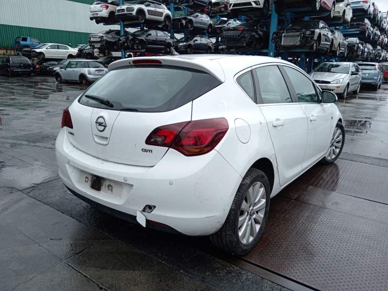 opel astra j (p10) del año 2011