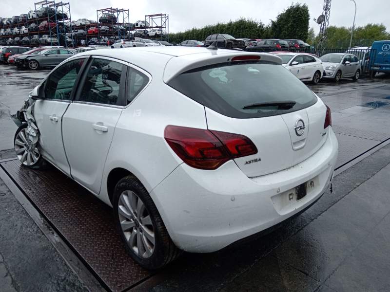 opel astra j (p10) del año 2011