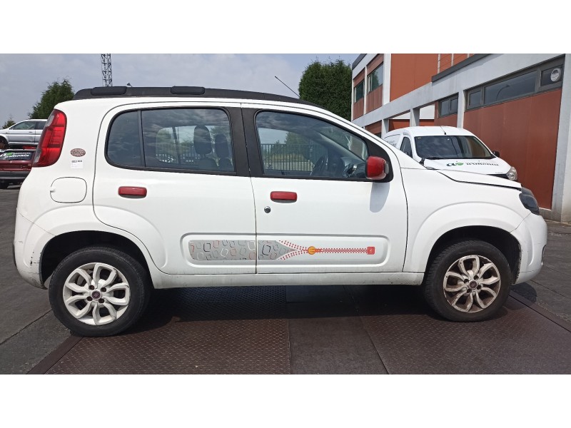 fiat uno del año 2015