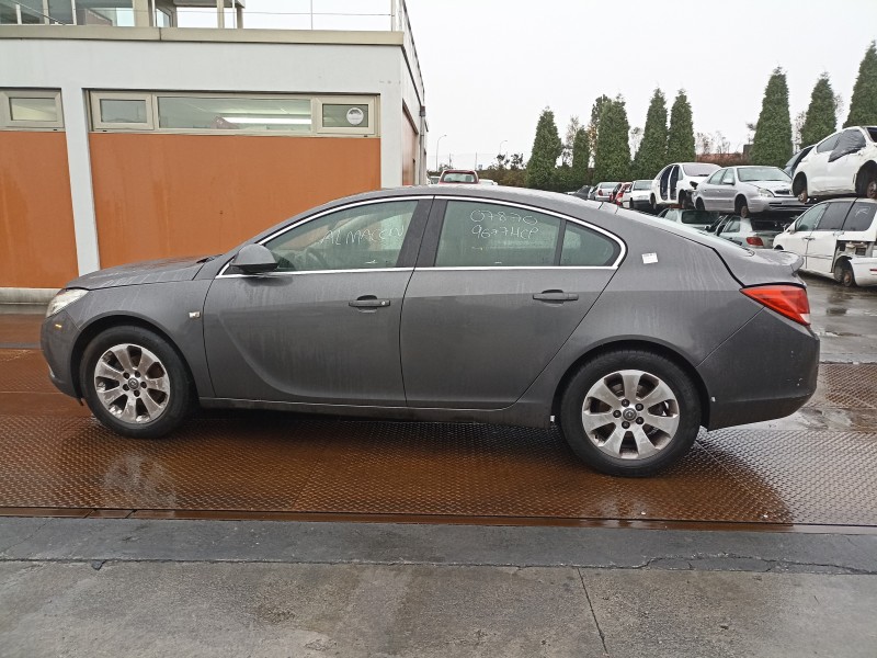 opel insignia berlina del año 2011