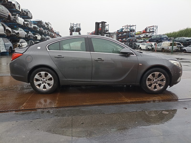opel insignia berlina del año 2011