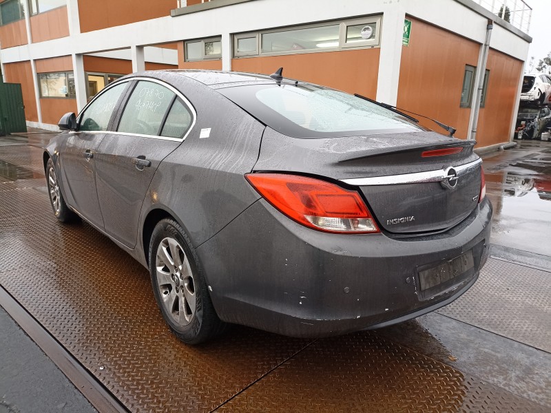 opel insignia berlina del año 2011