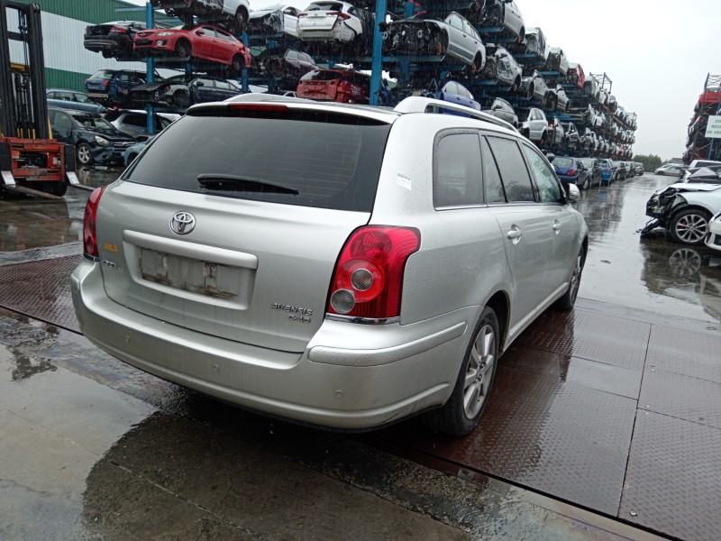 toyota avensis wagon (t25) del año 2006