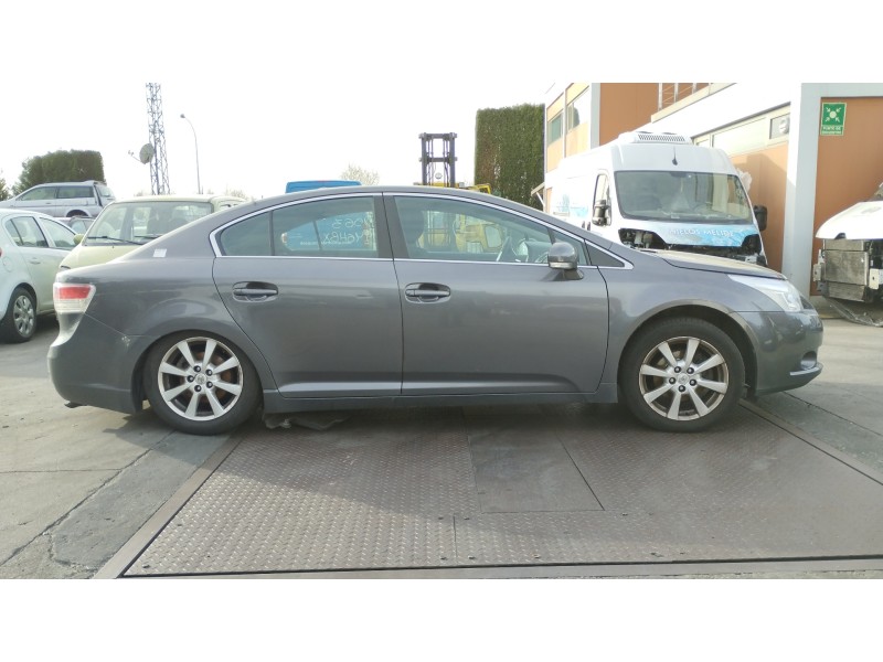 toyota avensis (t27) del año 2011