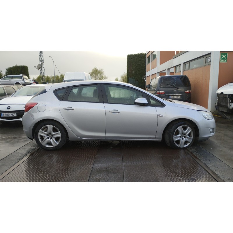 opel astra j lim. del año 2011