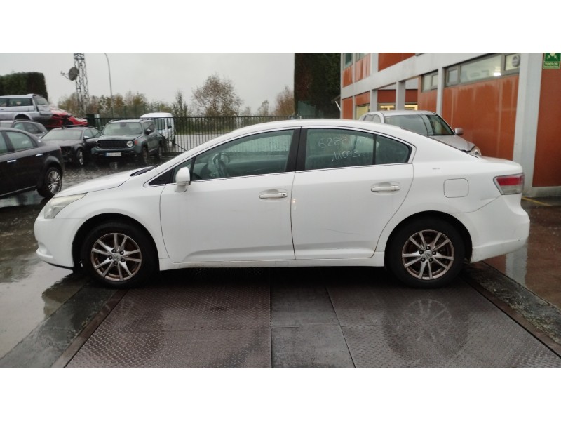 toyota avensis (t27) del año 2011