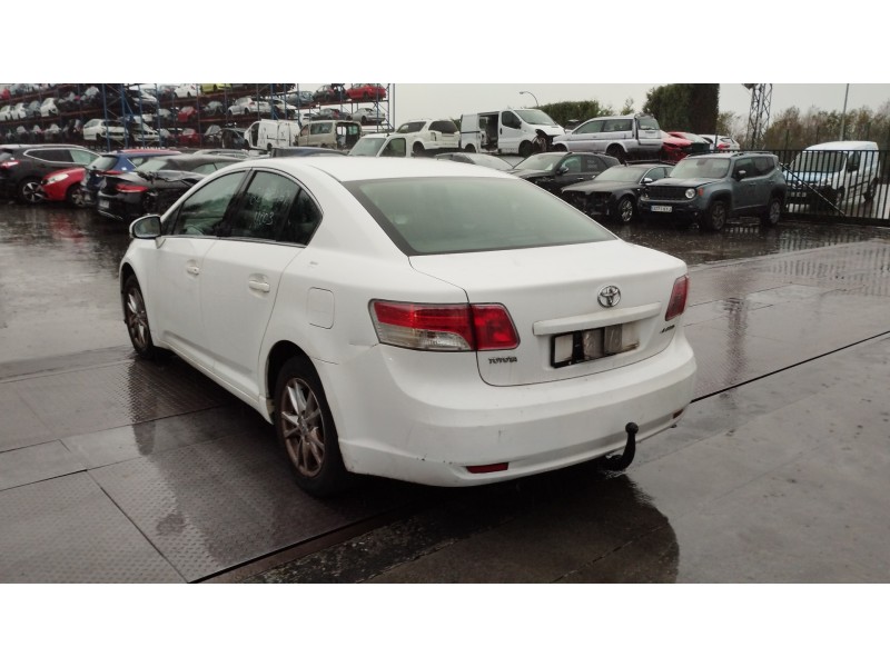 toyota avensis (t27) del año 2011