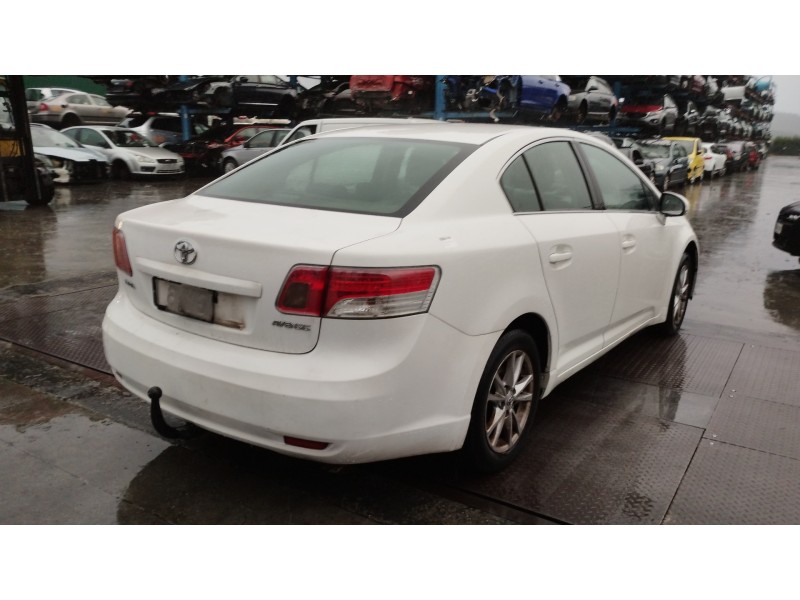 toyota avensis (t27) del año 2011