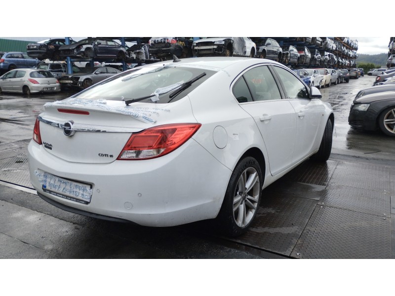 opel insignia berlina del año 2011