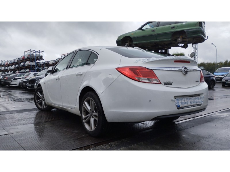 opel insignia berlina del año 2011