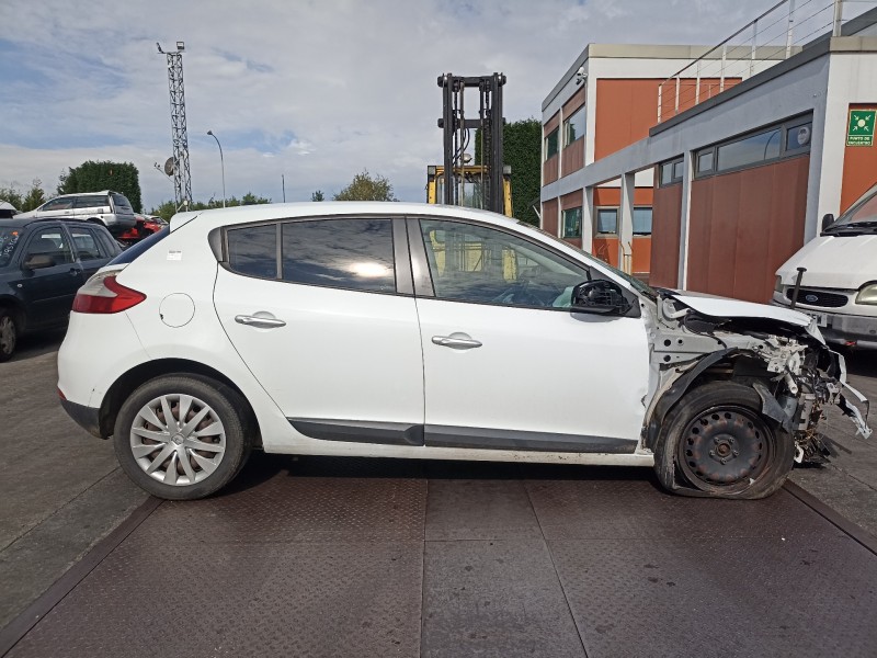 renault megane iii berlina 5 p del año 2010