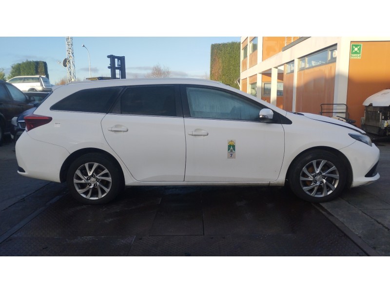 toyota auris del año 2016