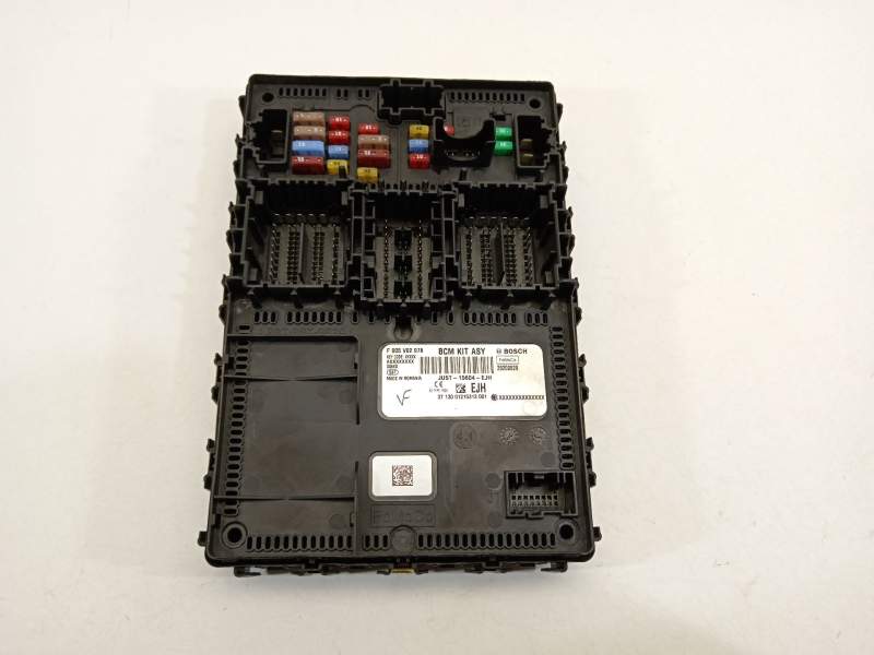 CAJA RELES / FUSIBLES JU5T15604EJH 20200829 F005V02978