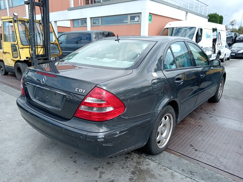 mercedes clase e (w211) berlina del año 2004