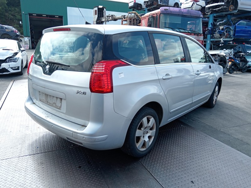 peugeot 5008 del año 2010