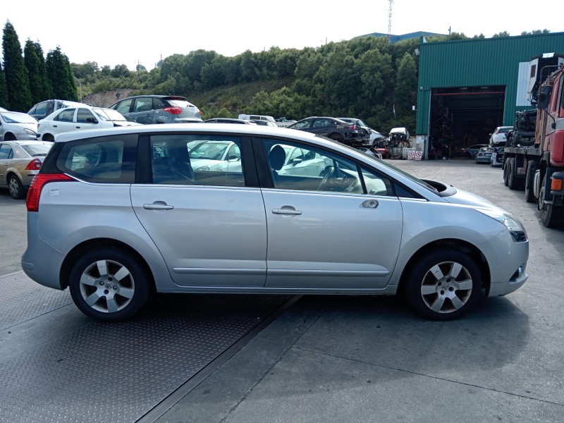 peugeot 5008 del año 2010