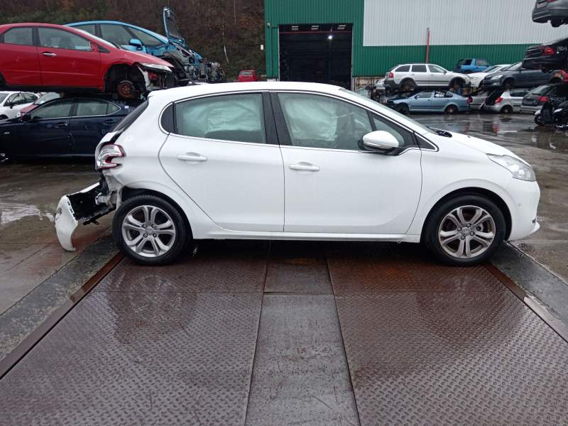 peugeot 208 i (ca_, cc_) del año 2013
