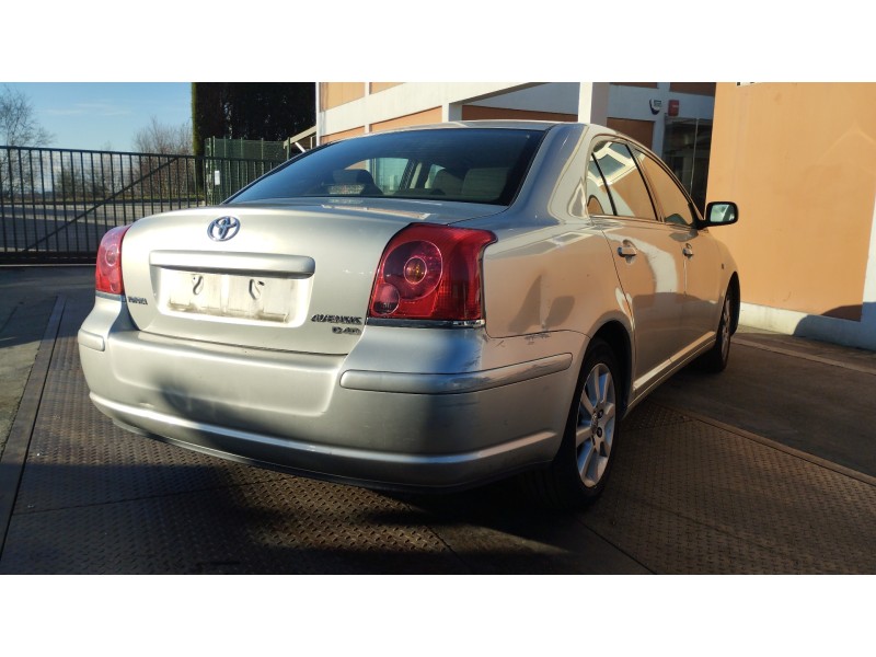 toyota avensis berlina (t25) del año 2006