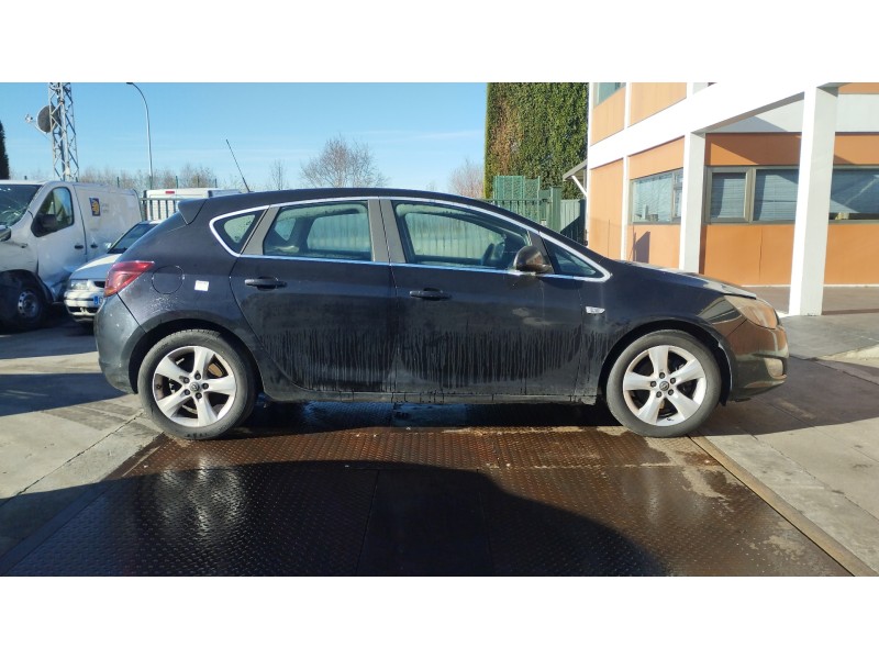 opel astra j lim. del año 2010