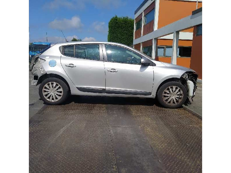 renault megane iii berlina 5 p del año 2010