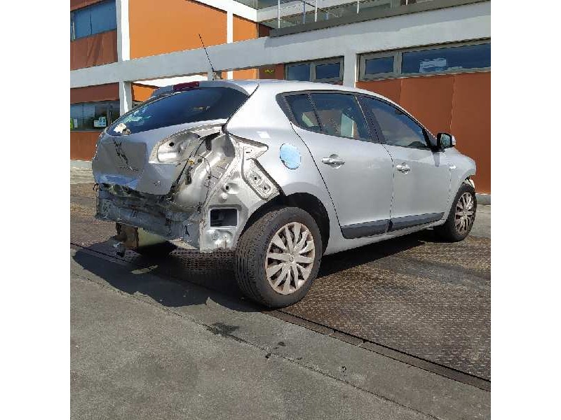 renault megane iii berlina 5 p del año 2010