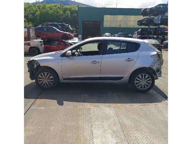 renault megane iii berlina 5 p del año 2010