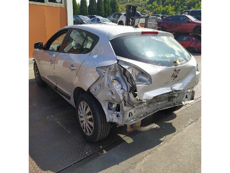 renault megane iii berlina 5 p del año 2010