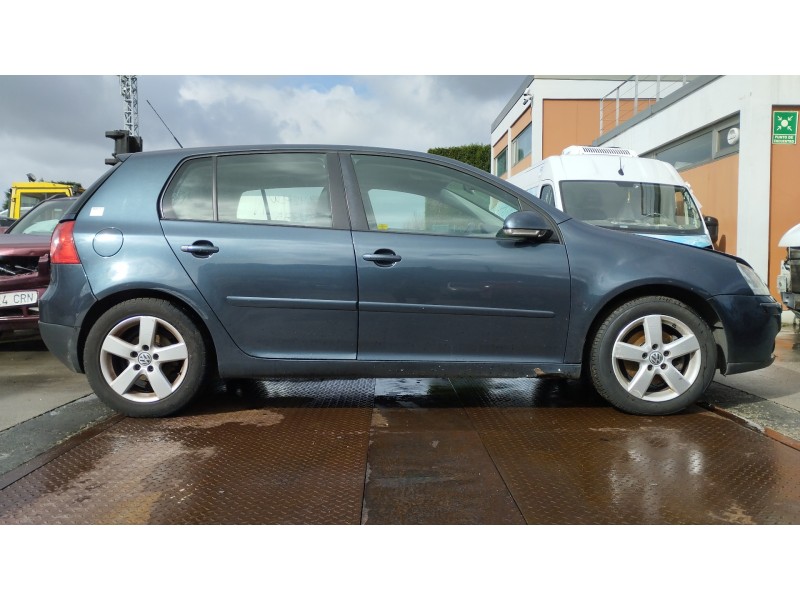 volkswagen golf v berlina (1k1) del año 2007