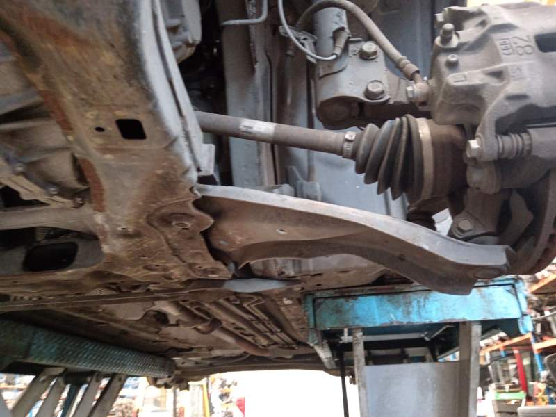 BRAZO SUSPENSION INFERIOR DELANTERO IZQUIERDO 
